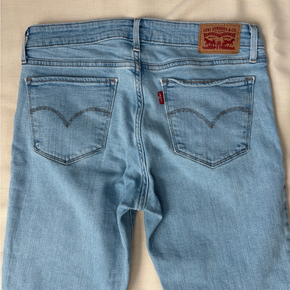 Levi’s Women’s 711 Skinny Jeans - Picture 4 of 6